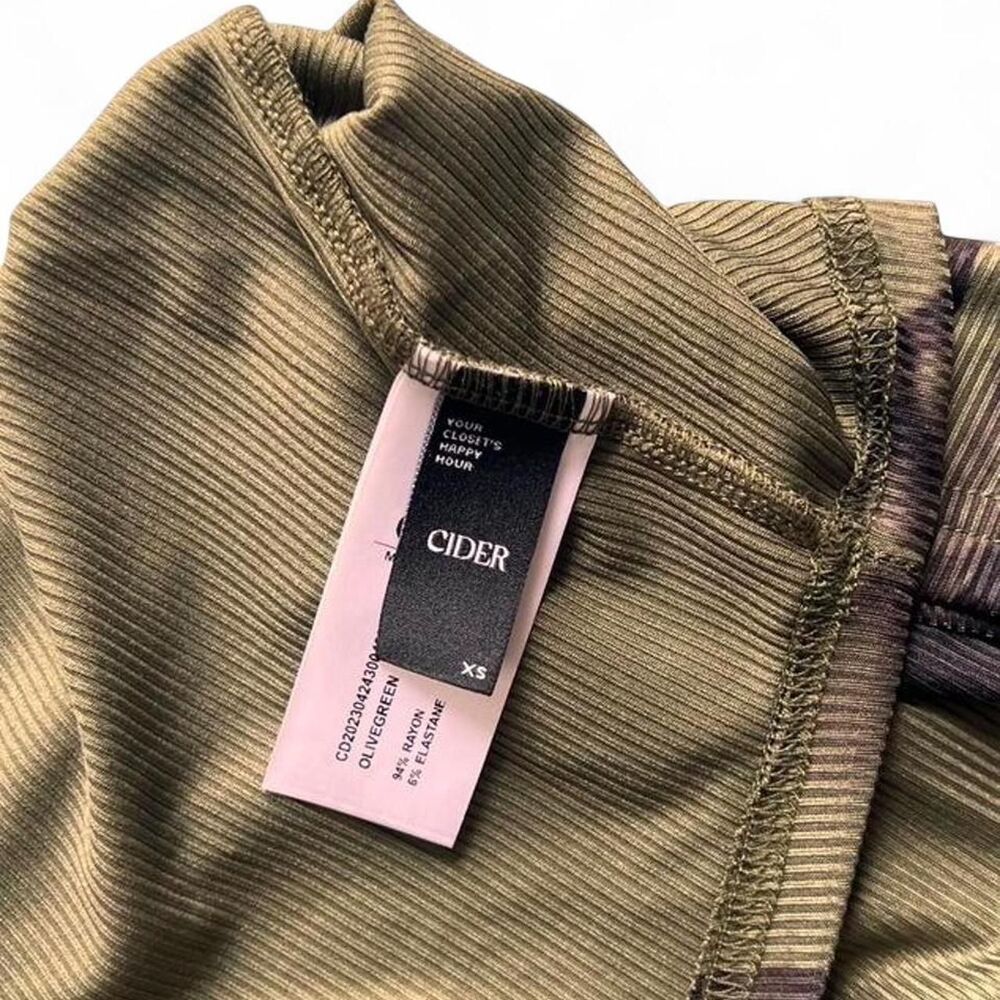 Olive Green Ribbed Graphic Top Women’s XS - Picture 3 of 6
